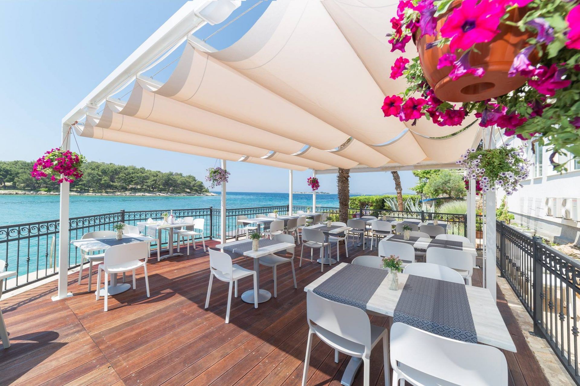 Restaurant LUNA in Tribunj