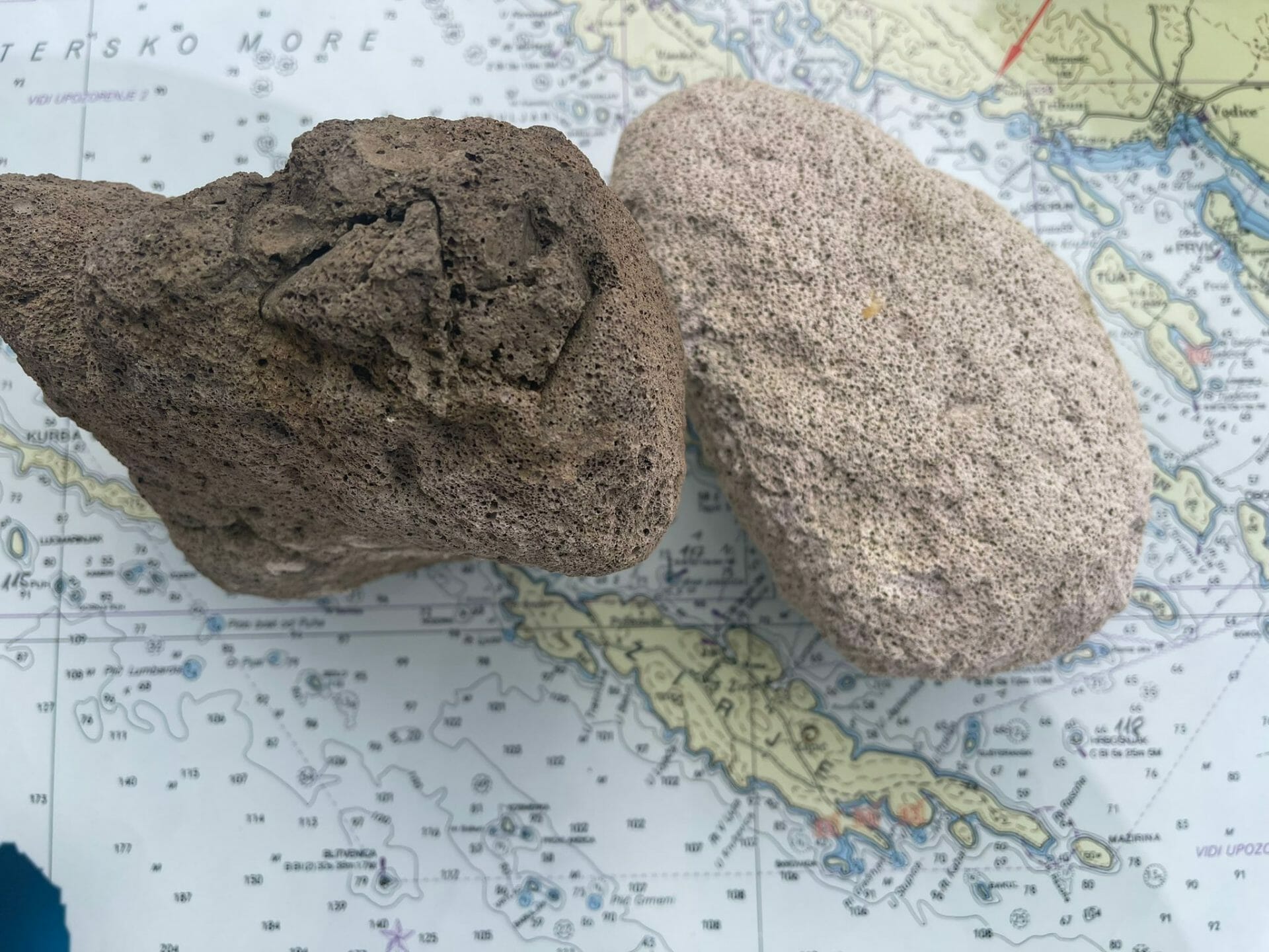 Steine die schwimmen: Insel Zmajan