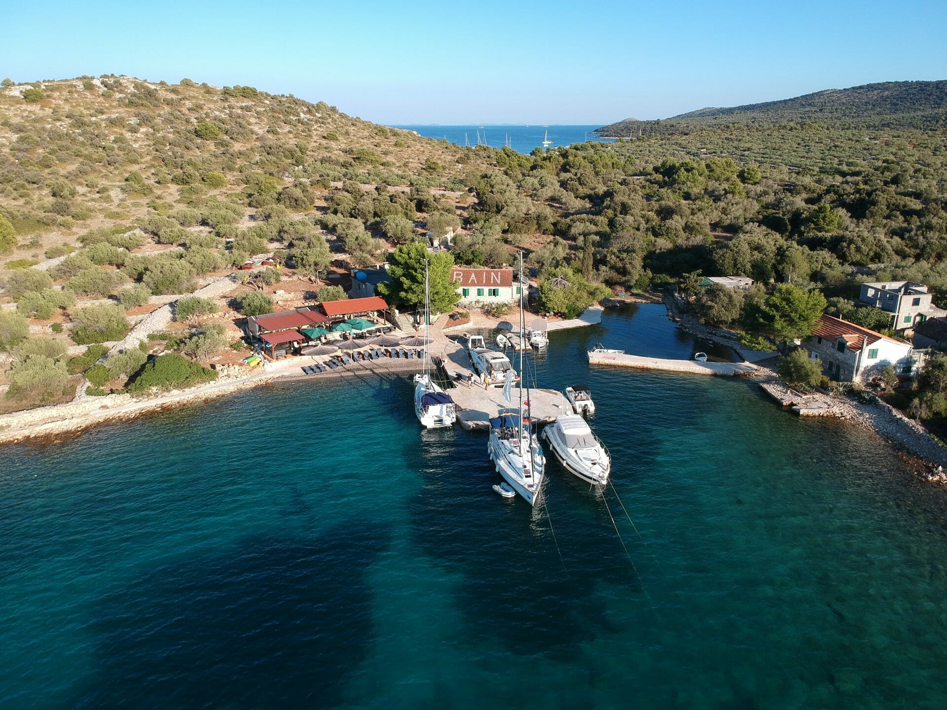 Konoba Bain – vielfältiges Beach Resort auf Žut