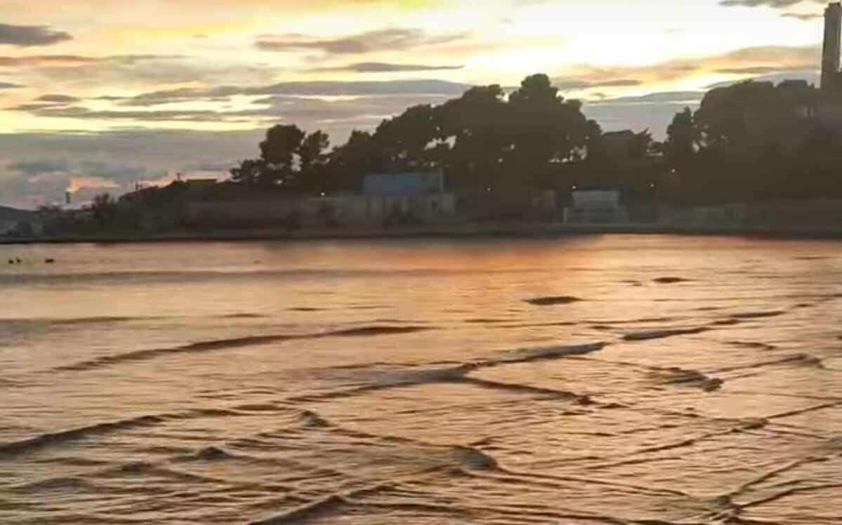 Seltene Wellenformation – lebensbedrohlich für Schwimmer!