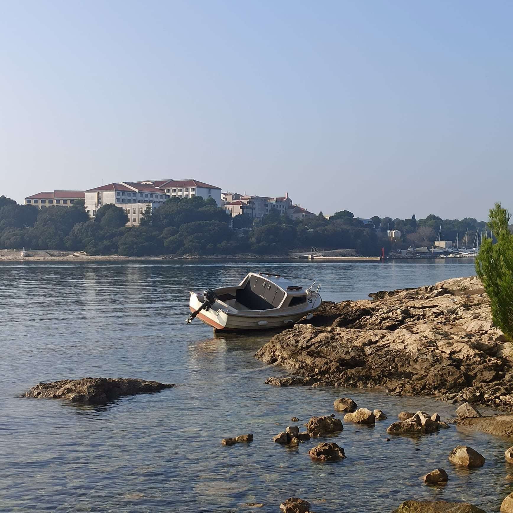 Istrien: mysteriöses Boot ist gestrandet