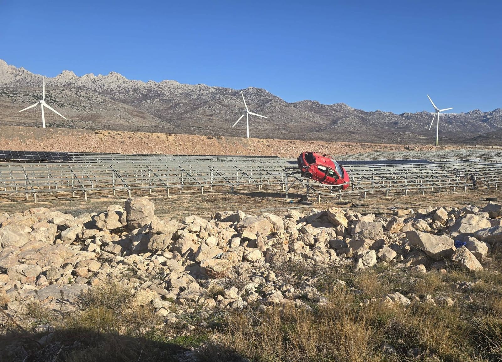 War die Bora schuld? – Spektakulärer Unfall am Fuße des Velebit!