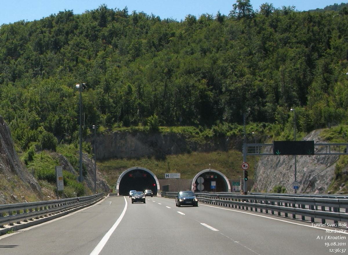 Fahrer aus Zagreb hatte es zu eilig: mit 205 km/h durch den Tunnel Sveti Rok!