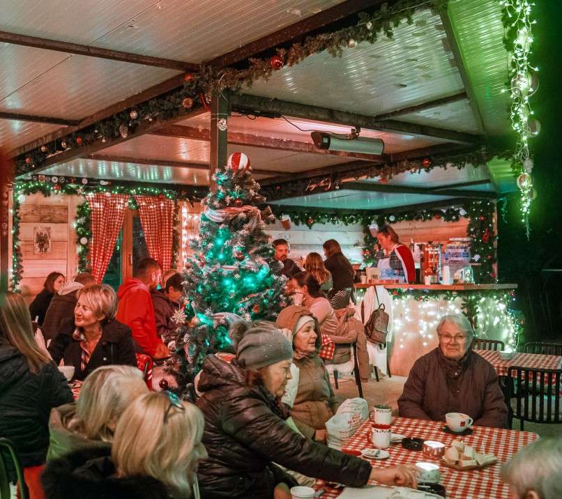 Kroatien: Weihnachtskonoba in Fischerdorf löst Besucherstrom aus!
