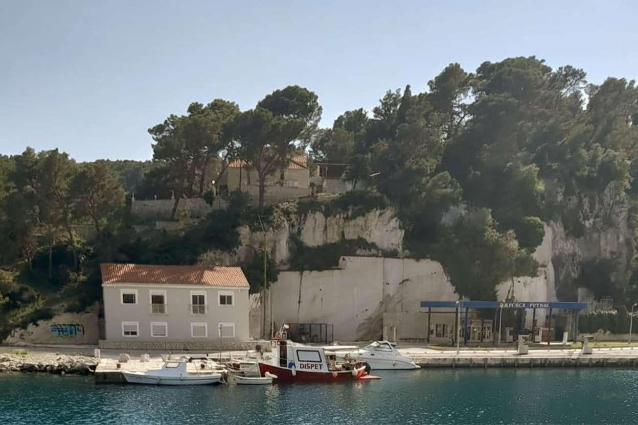 Insel Brač: Bootstankstelle zu verkaufen!