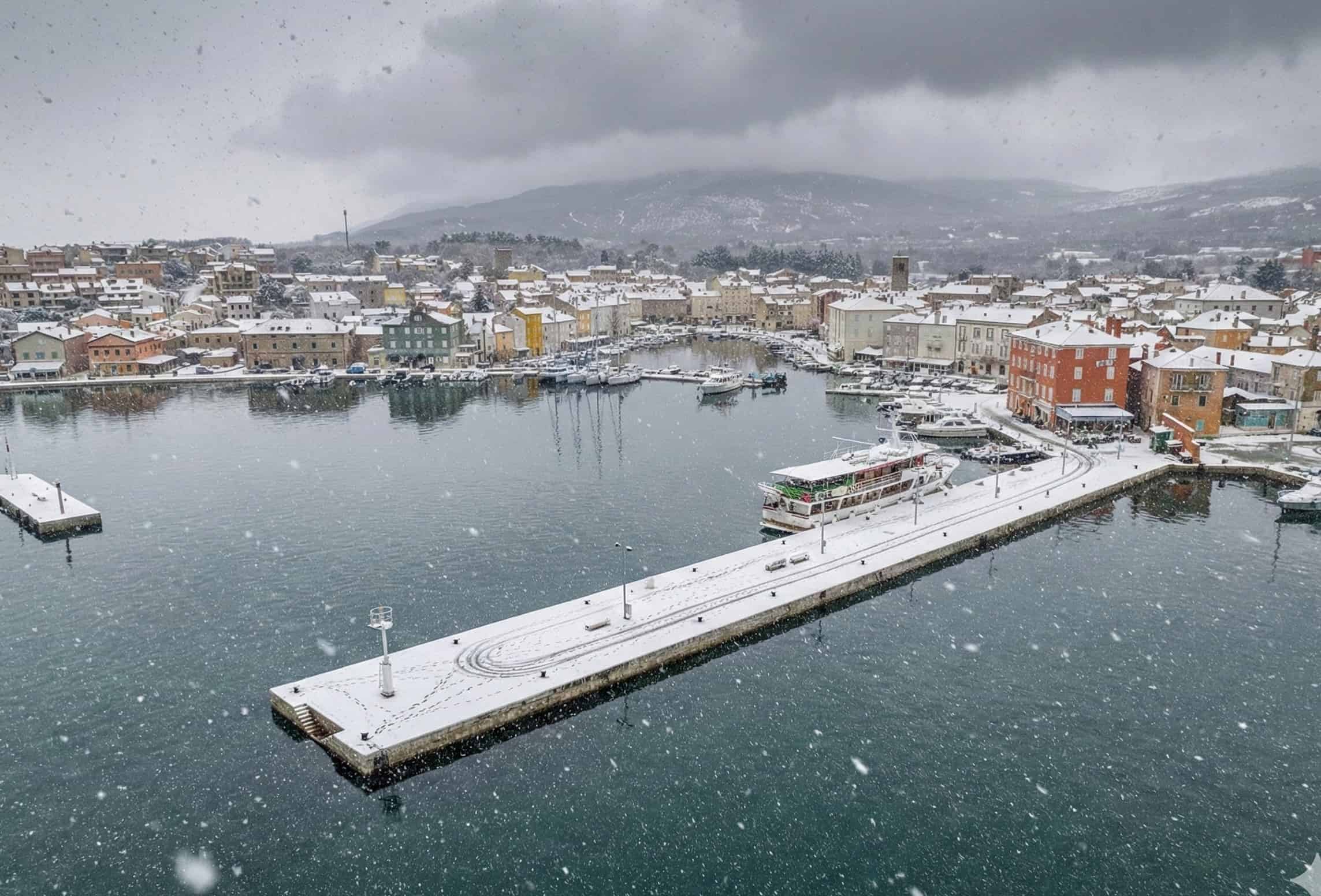 Kroatien: Schneefall auf der Insel Cres